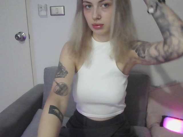 EmilyFlowers's BongaCams show and profile