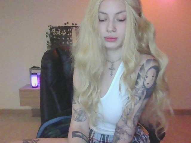 EmilyFlowers's BongaCams show and profile