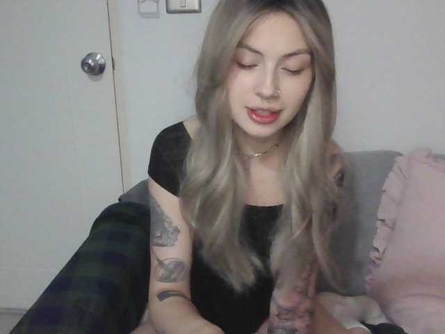 EmilyFlowers's BongaCams show and profile