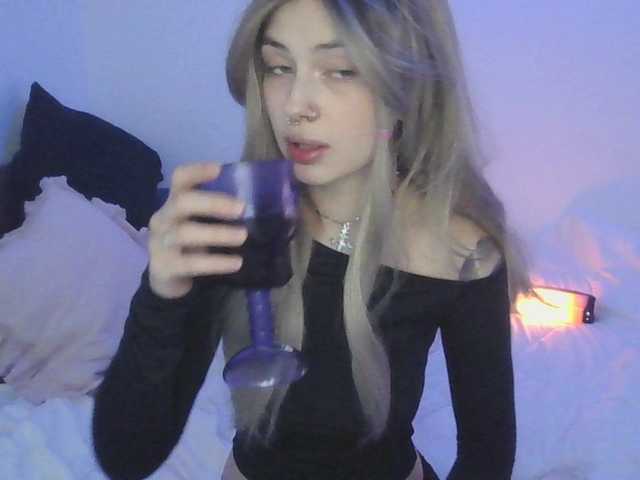 EmilyFlowers's BongaCams show and profile