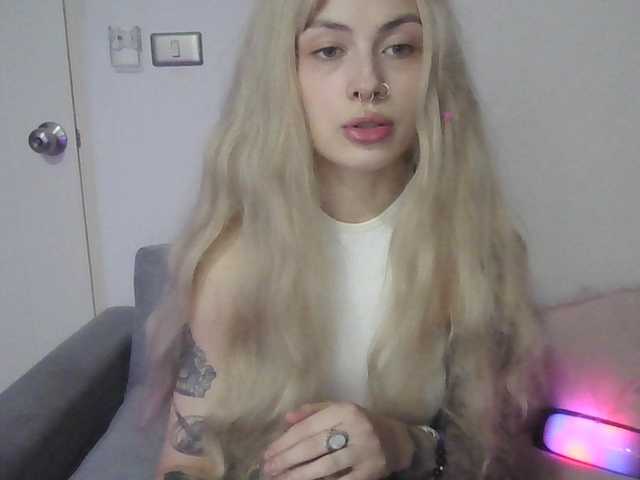 EmilyFlowers's BongaCams show and profile