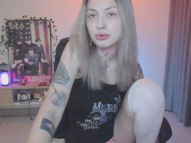 EmilyFlowers's BongaCams show and profile