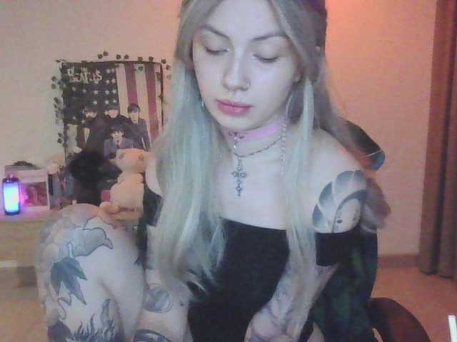 EmilyFlowers's BongaCams show and profile