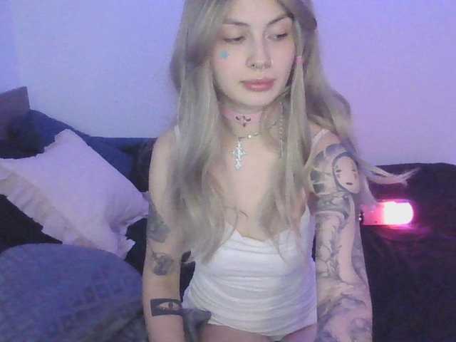 EmilyFlowers's BongaCams show and profile