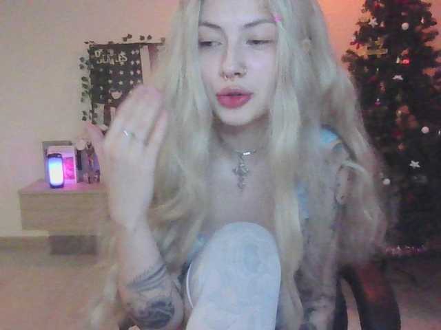 EmilyFlowers's BongaCams show and profile