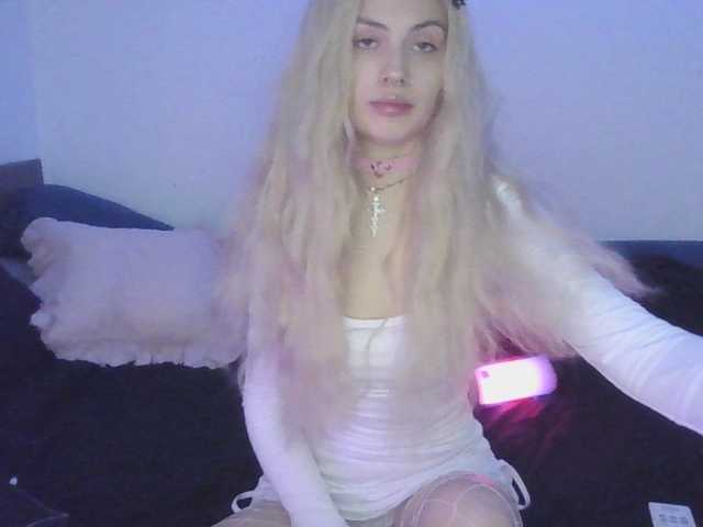 EmilyFlowers's BongaCams show and profile