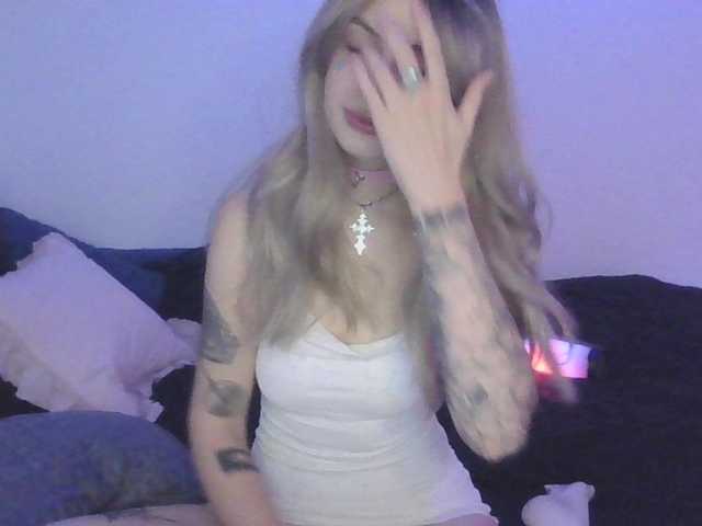 EmilyFlowers's BongaCams show and profile