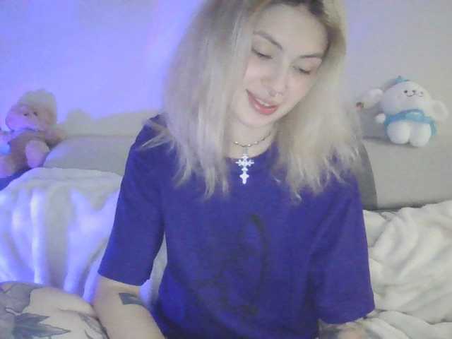 EmilyFlowers Live Cam on BongaCams