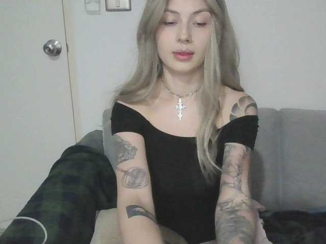 EmilyFlowers's BongaCams show and profile