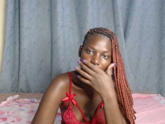 Quintessensual webcam bongacams model stream image