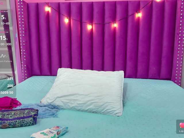 momsstory – webcam model profile photo