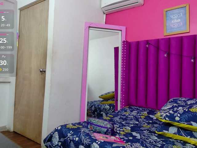 momsstory – webcam model profile photo