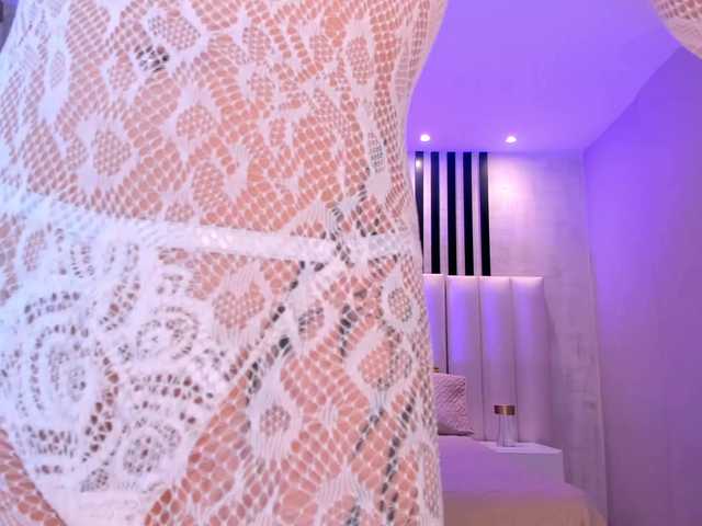 BellaConnor's BongaCams show and profile