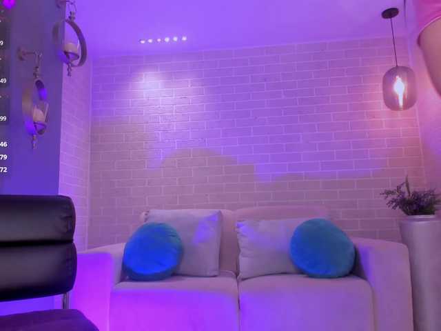 BellaConnor's BongaCams show and profile