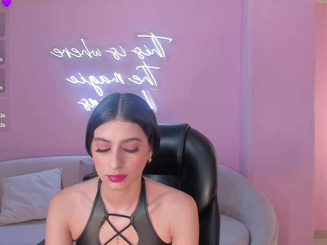 BellaConnor's BongaCams show and profile