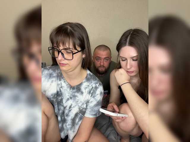 Cherry-berryMax98's BongaCams show and profile