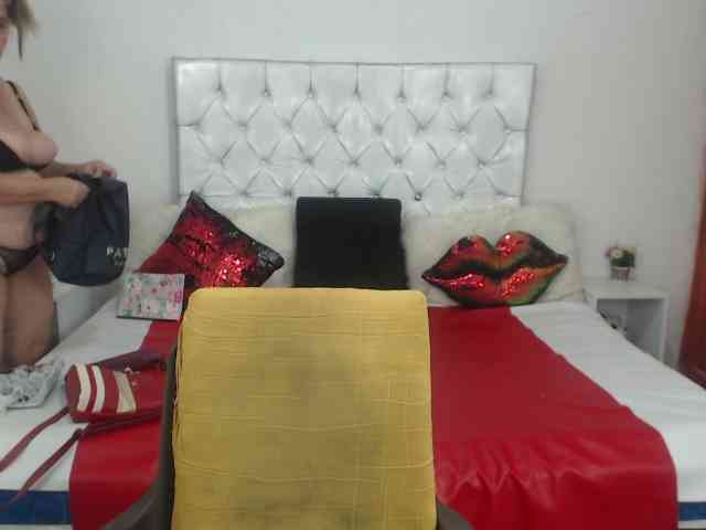 SweetBigCat Live Webcam on BongaCams