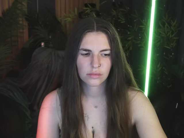  DanielaReign chat room