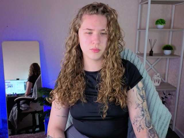 Elsiee-Cuttiess's BongaCams show and profile