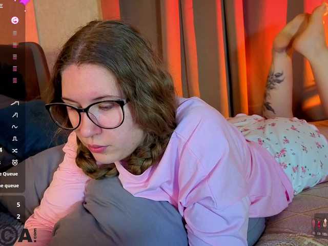 Elsiee-Cuttiess's BongaCams show and profile