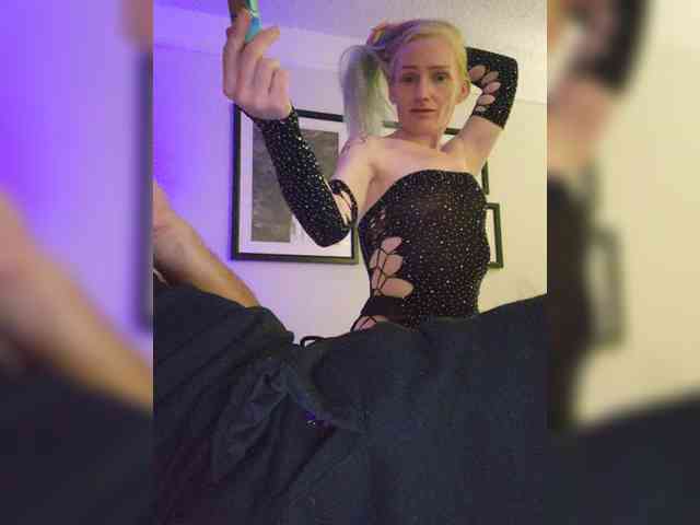 TinyTemptressChanel webcam