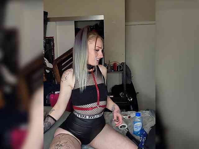 TinyTemptressChanel webcam