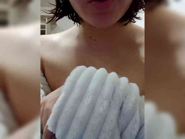 JulieWagner Live Webcam on BongaCams