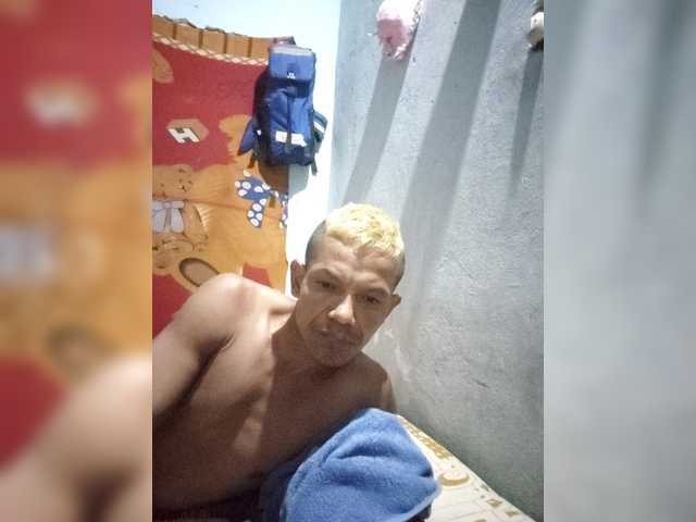 Activoz's BongaCams show and profile