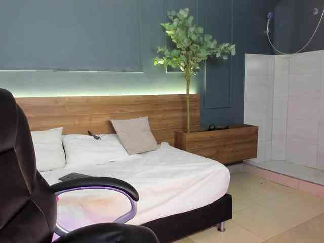 ShaylaMeow Live Webcam on BongaCams