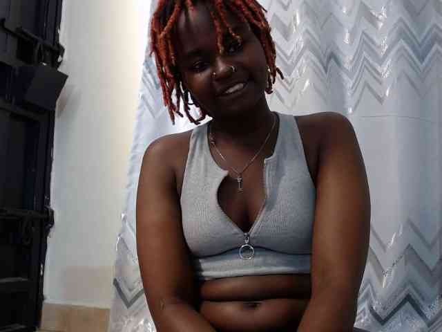 prettyred Live Webcam on BongaCams