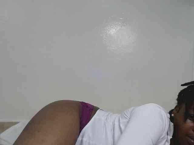 BuiltforComfort Live Webcam on BongaCams