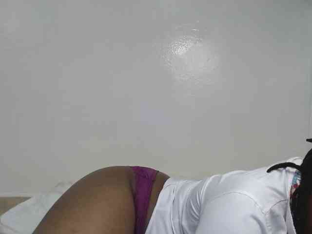 BuiltforComfort Live Webcam on BongaCams