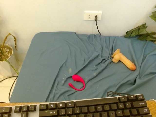 lianaa98's BongaCams show and profile