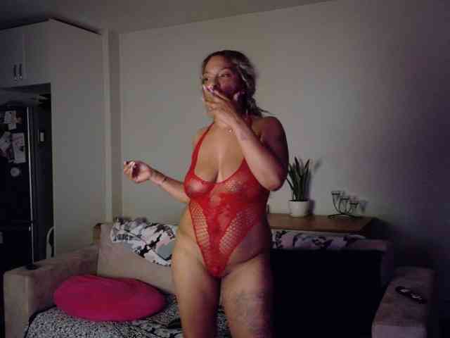 FreckledTemptati... Live Webcam on BongaCams