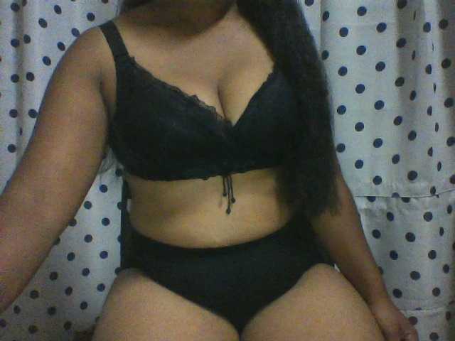 Amandinea webcam bongacams model stream image