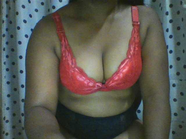 Amandinea webcam bongacams model stream image