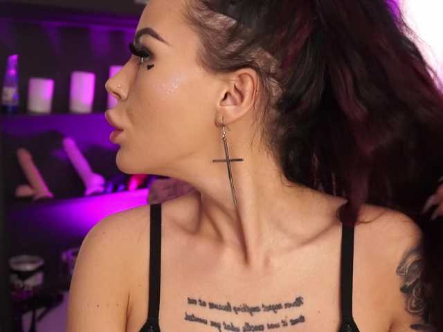 Sex chat gratuit in direct cu NaomyBlackBarbie pe BongaCams