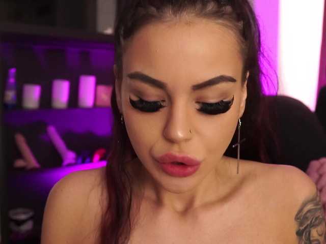 Sex chat gratuit in direct cu NaomyBlackBarbie pe BongaCams