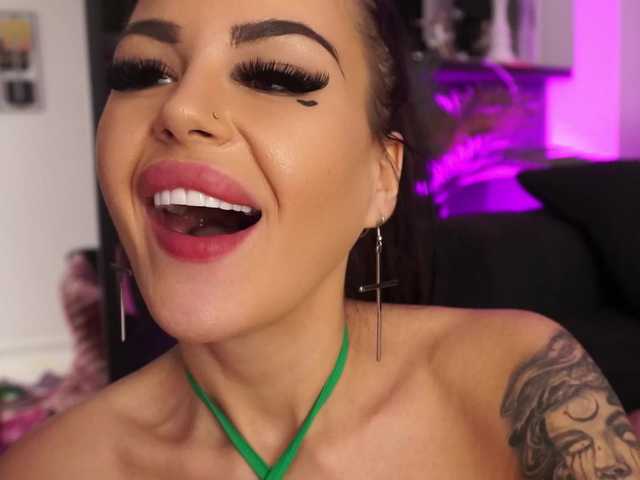 Sex chat gratuit in direct cu NaomyBlackBarbie pe BongaCams