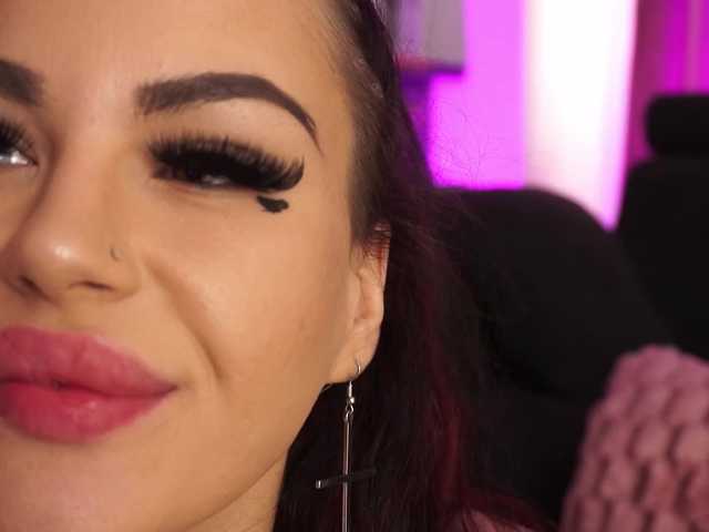  NaomyBlackBarbie chat room