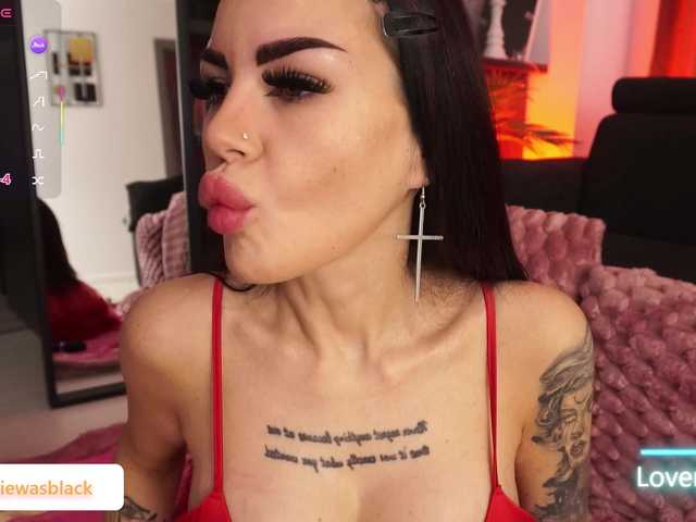 Sex chat gratuit in direct cu NaomyBlackBarbie pe BongaCams