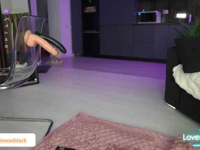 NaomyBlackBarbie webcam