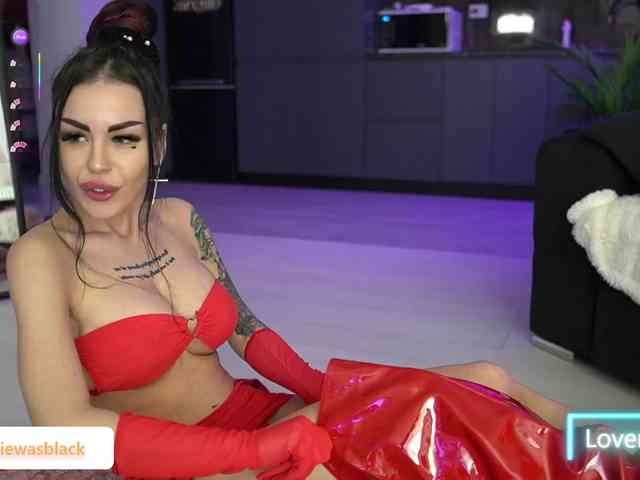 NaomyBlackBarbie webcam