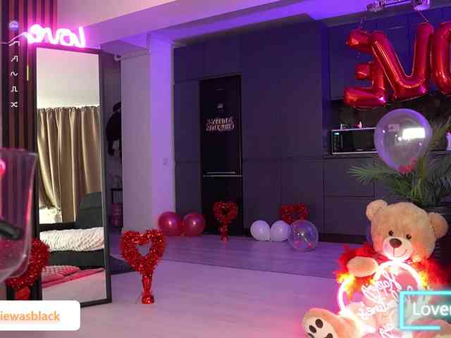 NaomyBlackBarbie webcam