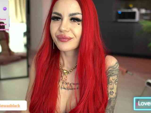 NaomyBlackBarbie webcam