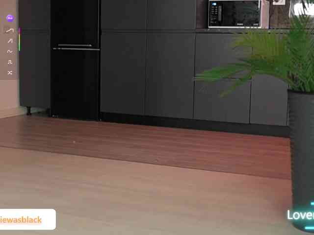 NaomyBlackBarbie webcam