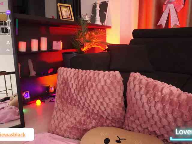 NaomyBlackBarbie webcam