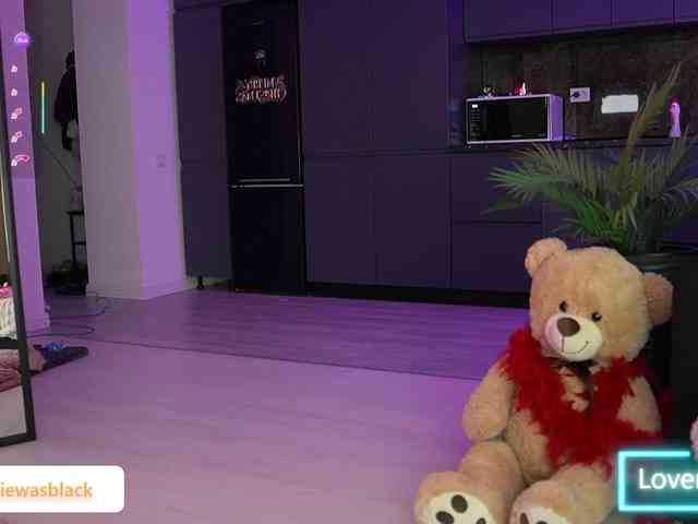 NaomyBlackBarbie webcam