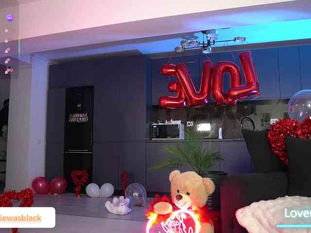 NaomyBlackBarbie webcam