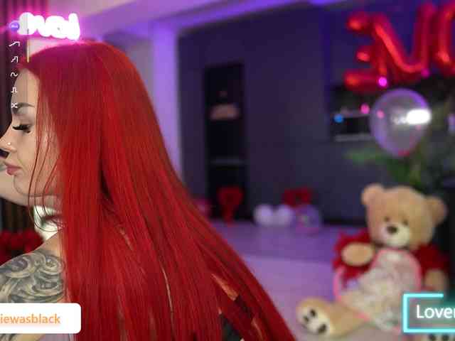 NaomyBlackBarbie webcam